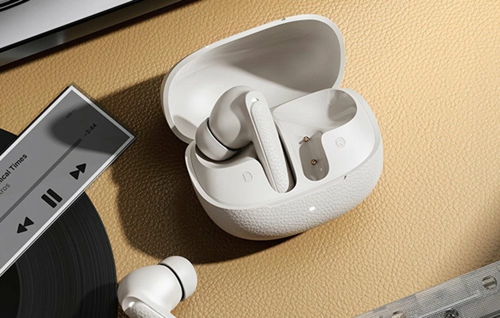 Kufje QCY Buds HT15, ANC, TWS, Bluetooth 5.4, 6 mikrofona, IPX4, deri 25 orë me kuti, të bardha