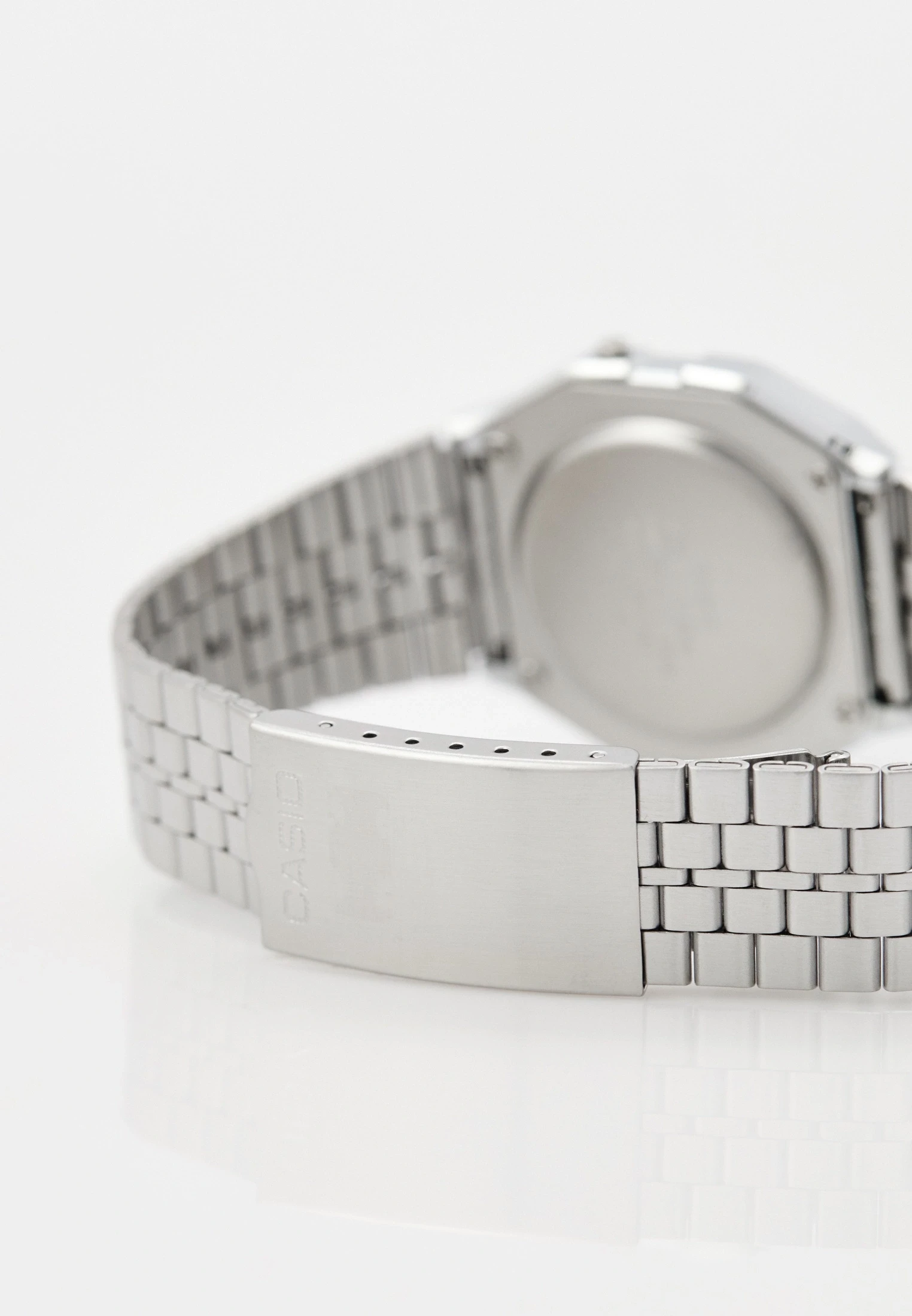 Orë dore Casio A159WA-N1, e argjendtë