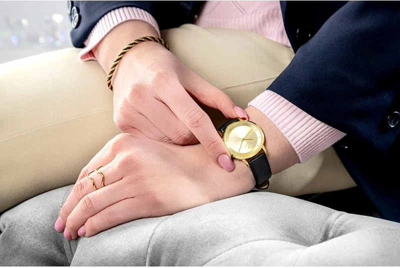 Orë dore femra Giewont GW4130-A3, e artë, rrip lëkure e zezë