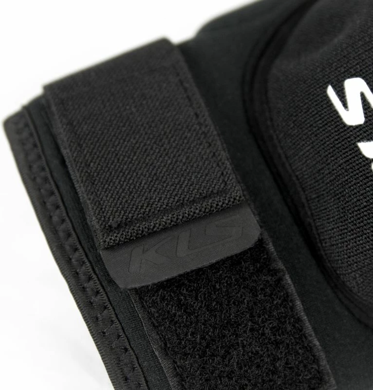 Mbrojtëse gjuri Kellys për të rritur, të zeza