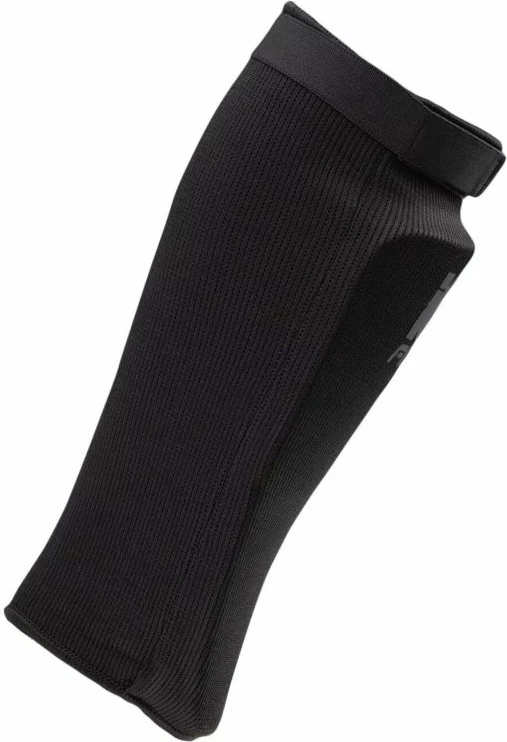 Mbrojtëse për këmbë IQ Maparo për futboll, të zeza