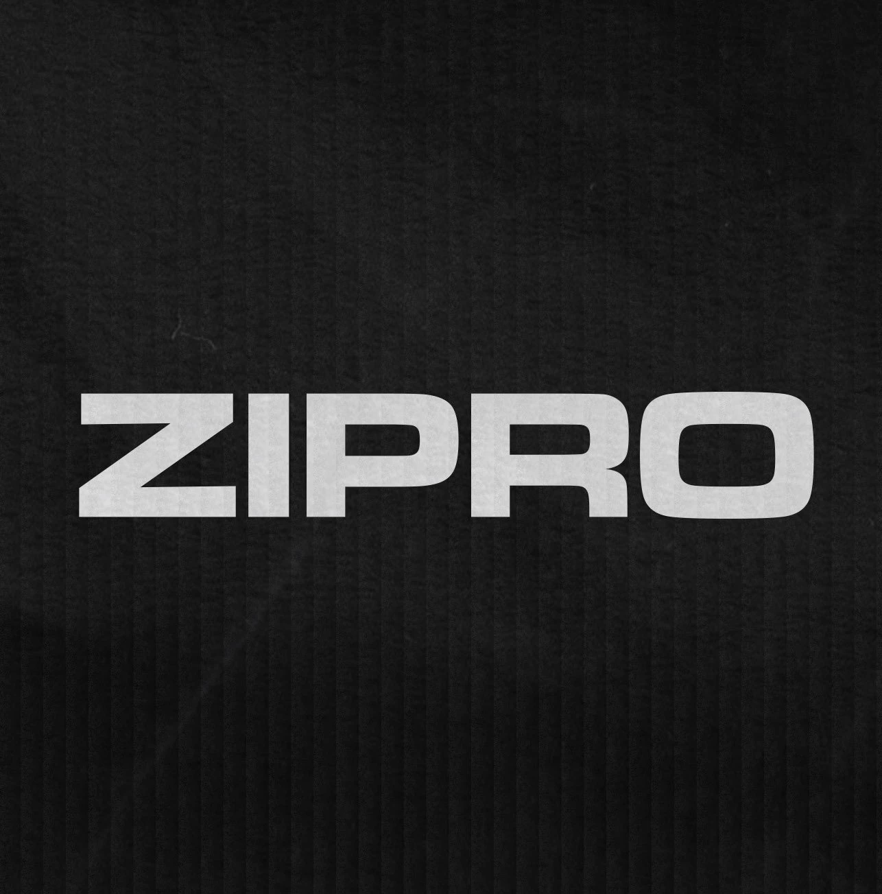 Shishe termike Zipro 700 ml, çelik inox 18/8, kapak me grykë e bllokim, e zezë