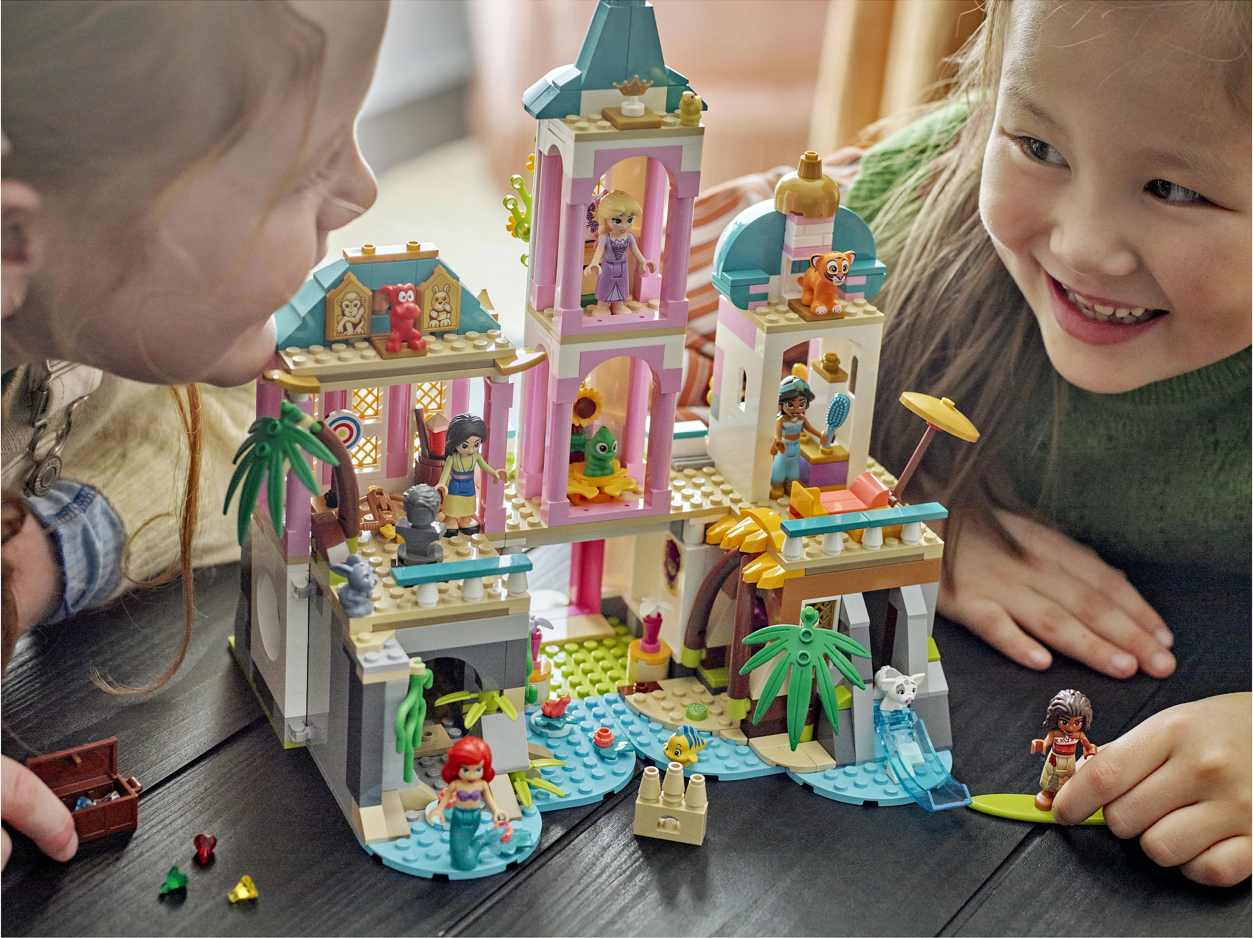 Set ndërtimi LEGO Disney Princess 43267 Princess Castle & Royal Pets, 787 copë, shumëngjyrësh