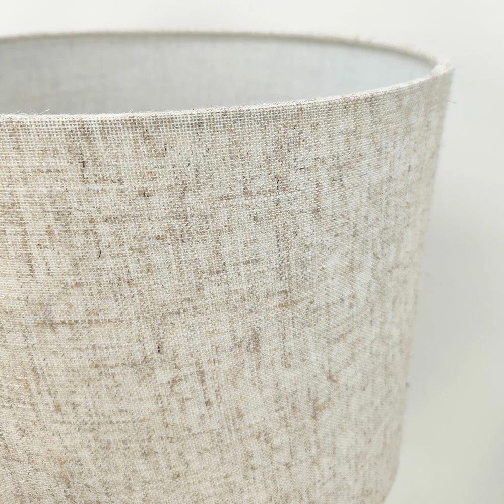 Llambë tavoline STRIO, rrëshirë dhe lino, bezhë, 28x28x61cm