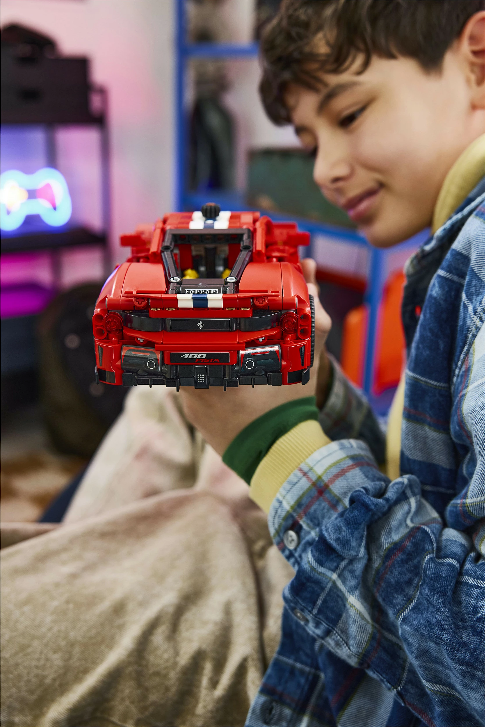 Set ndërtimi LEGO Technic Ferrari 488 Pista 42235, 882 copë, i kuq