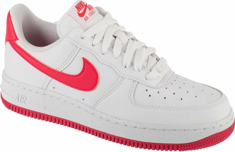 Atlete Nike për femra, të bardha