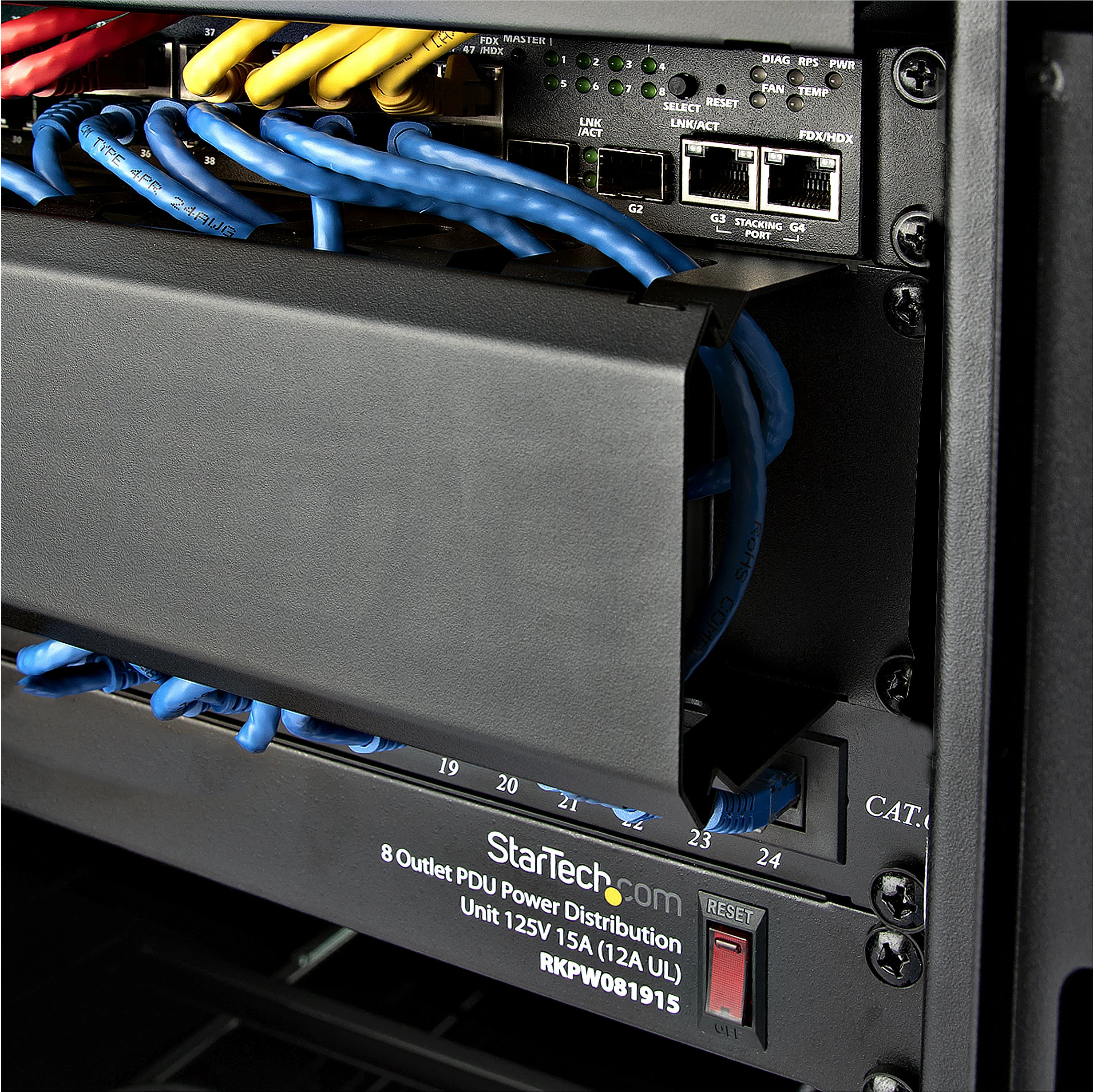 Panel menaxhimi kabllove rack StarTech 2U Finger Duct horizontal me kapak, 19", i zi