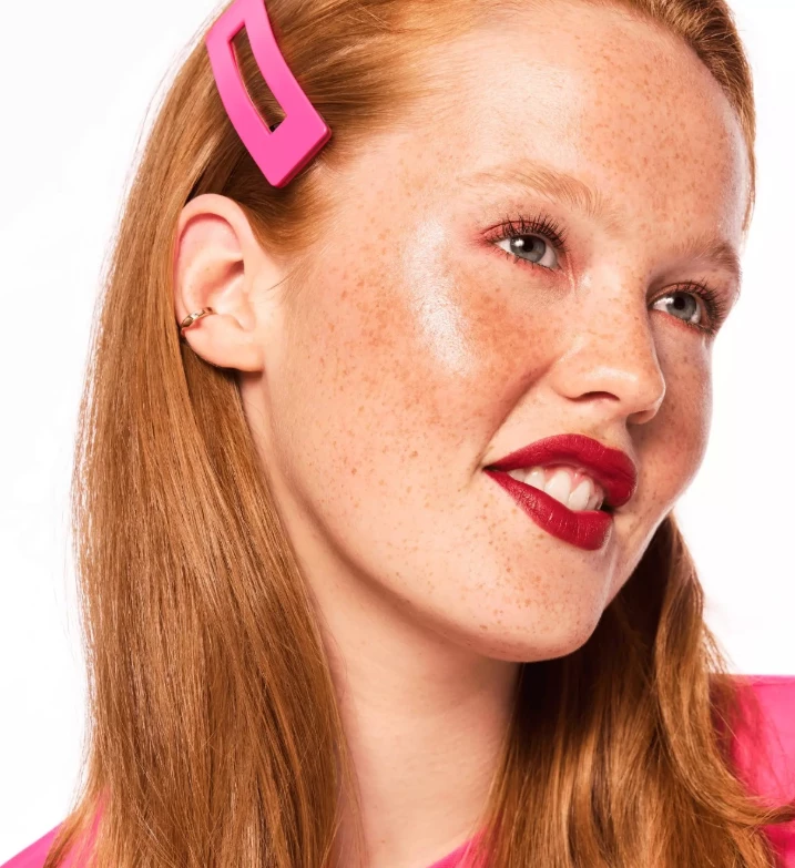 Highlighter për faqe Essence Stick Baby Got Holo Glow 10 Holy Apricotly, 5 g