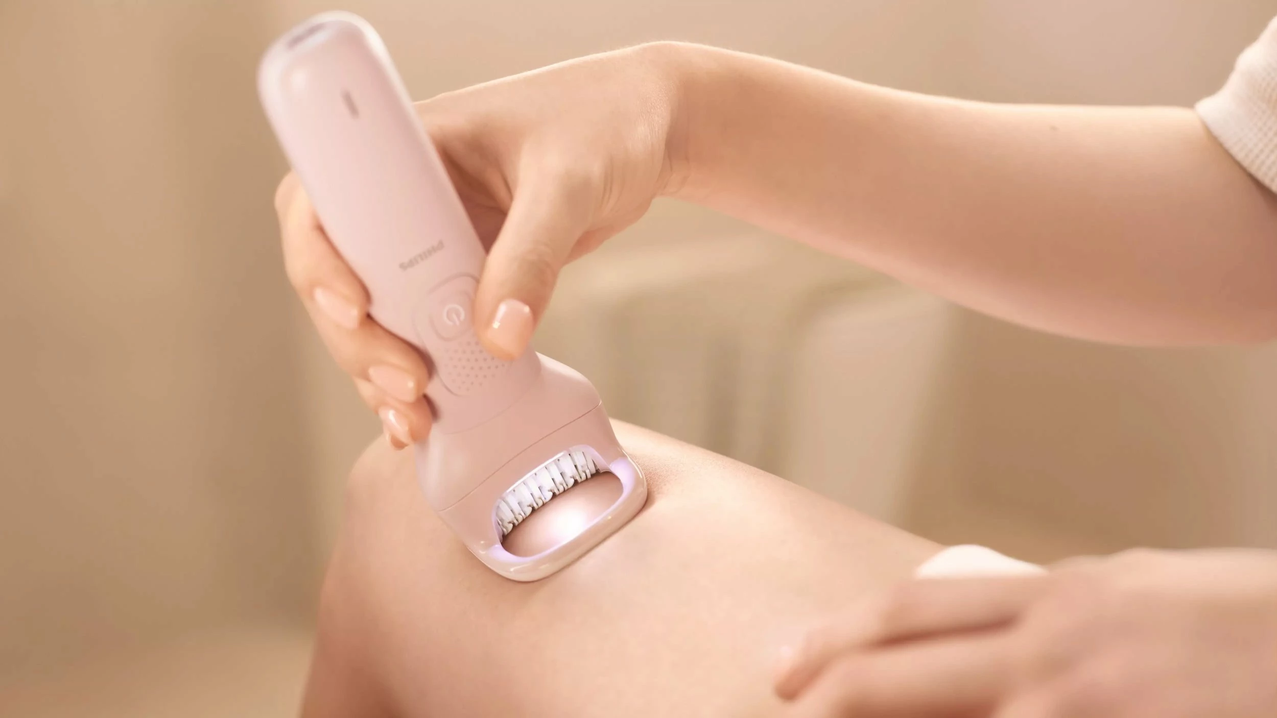 Epilator Philips Series 9000 BRE718/00 Wet & Dry, pa kabllo 60 min, me LED dhe aksesorë, rozë