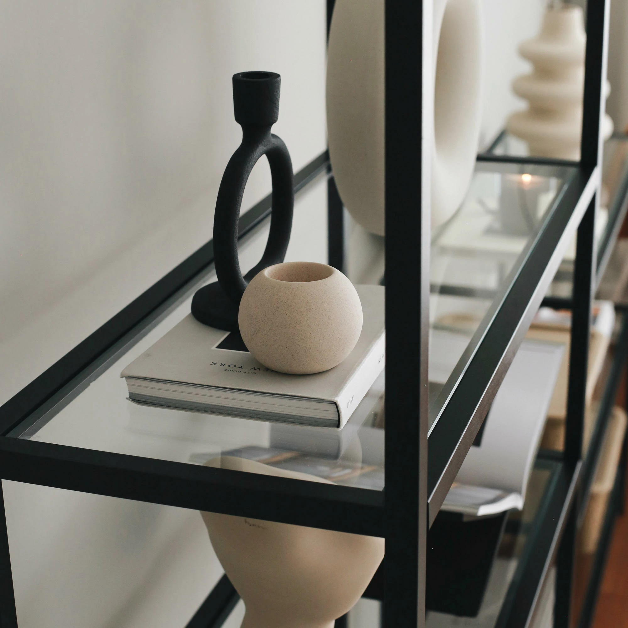 Raft librash Hanah Home, K100, ngjyrë e zezë, 80x165x30 cm