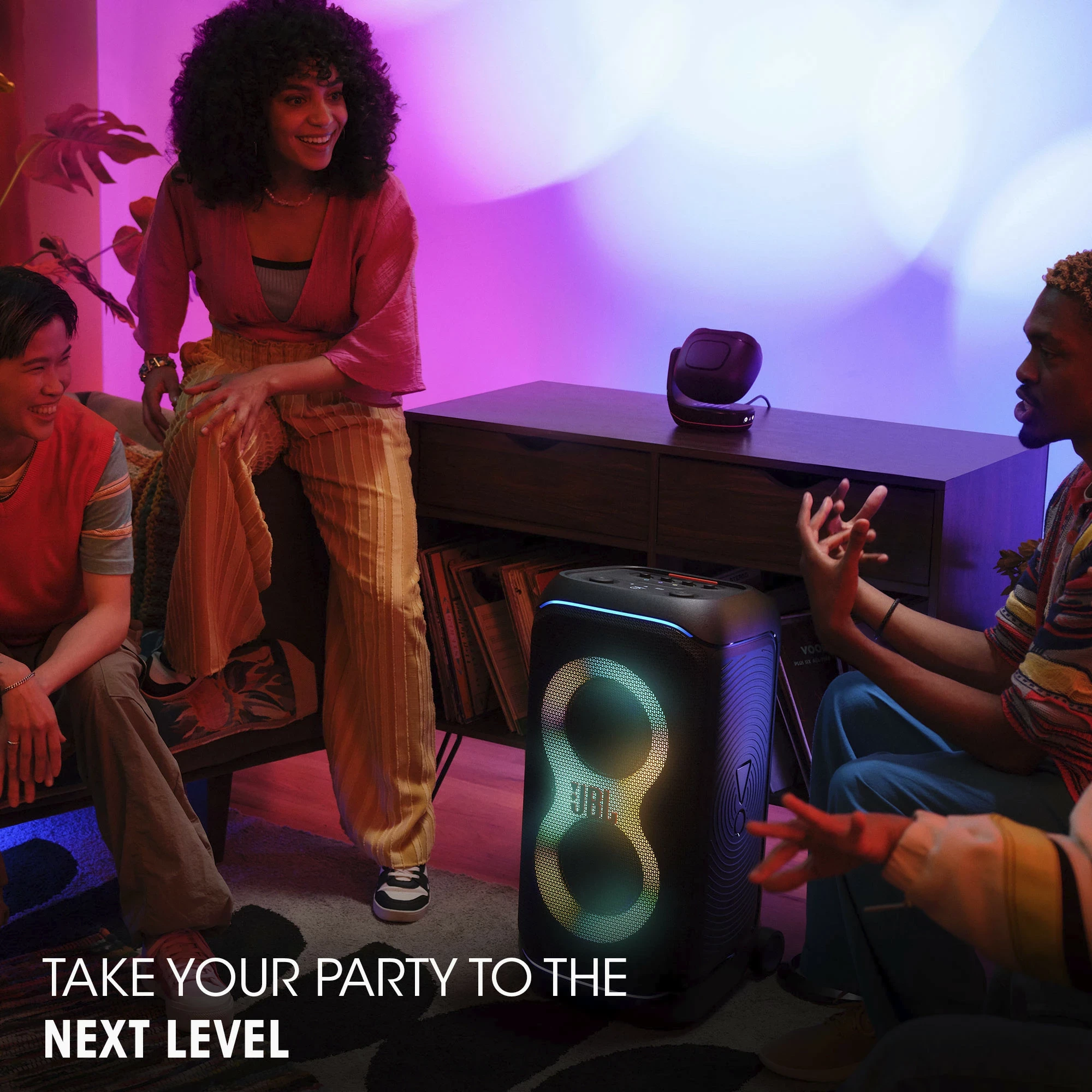 Dritë projektori për party JBL PartyLight Beam, sinkronizim wireless me PartyBox, kontroll me aplikacion, e zezë