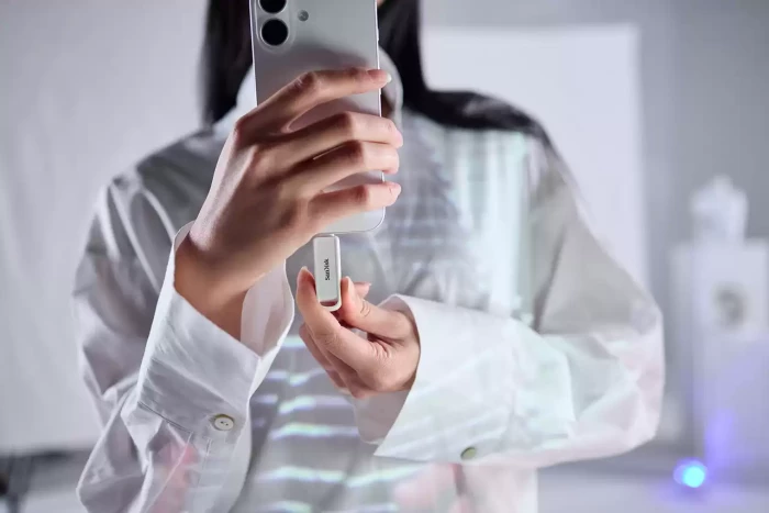 USB memorje SANDISK Phone Drive SDIXS0N-256G-GN6NE 256GB USB-C 3.2 Gen 1 deri 150MB/s Arctic White