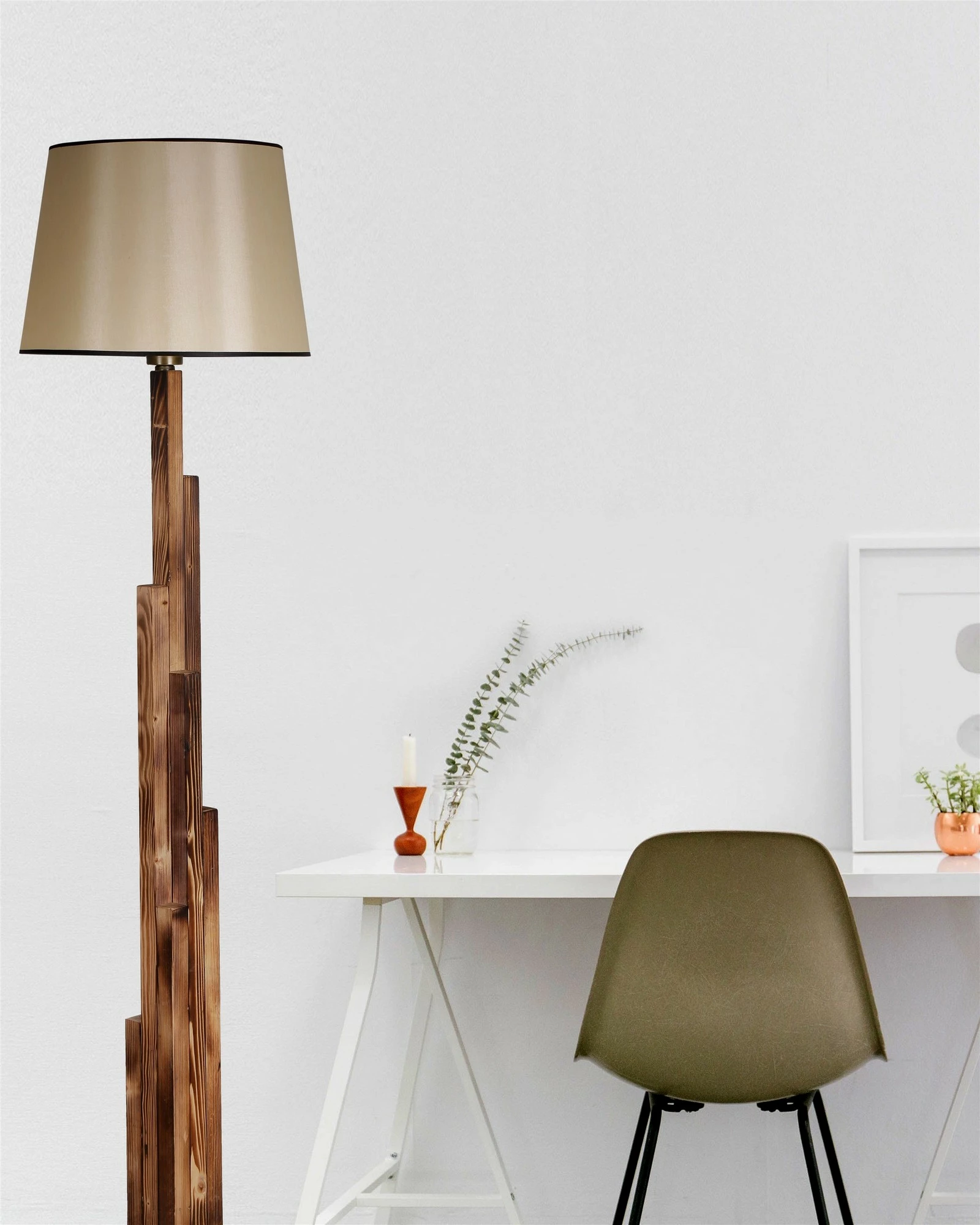 Llambë dyshemeje Opviq, trup peme bredhi, abazhuri prej stofi, ngjyrë kafe, 165 cm