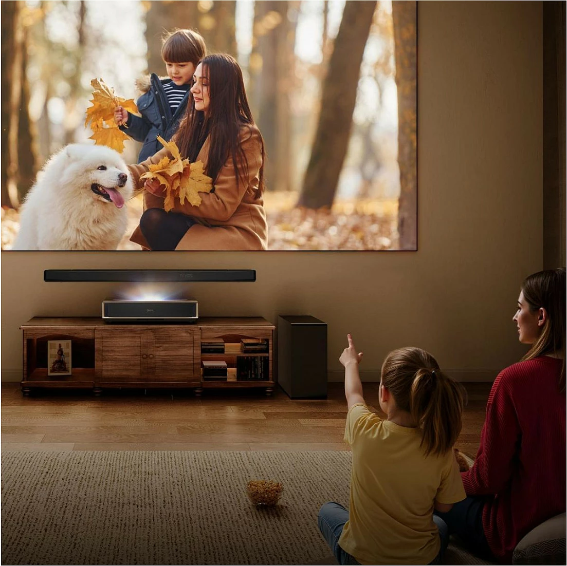 Projektor laser Hisense PT1, 4K UHD, Smart VIDAA, HDR, Dolby Atmos, HDMI 2.1, WiFi, 80-150", ngjyrë e zezë me bronz