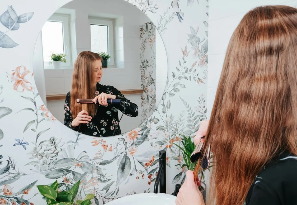 Drejtues flokësh, Concept, VZ8100, CoolAir, 140–220°C, pllaka qeramike, kabllo 2.5 m, blu navy/rozë gold, me kapak rezistent nxehtësisë dhe çantë