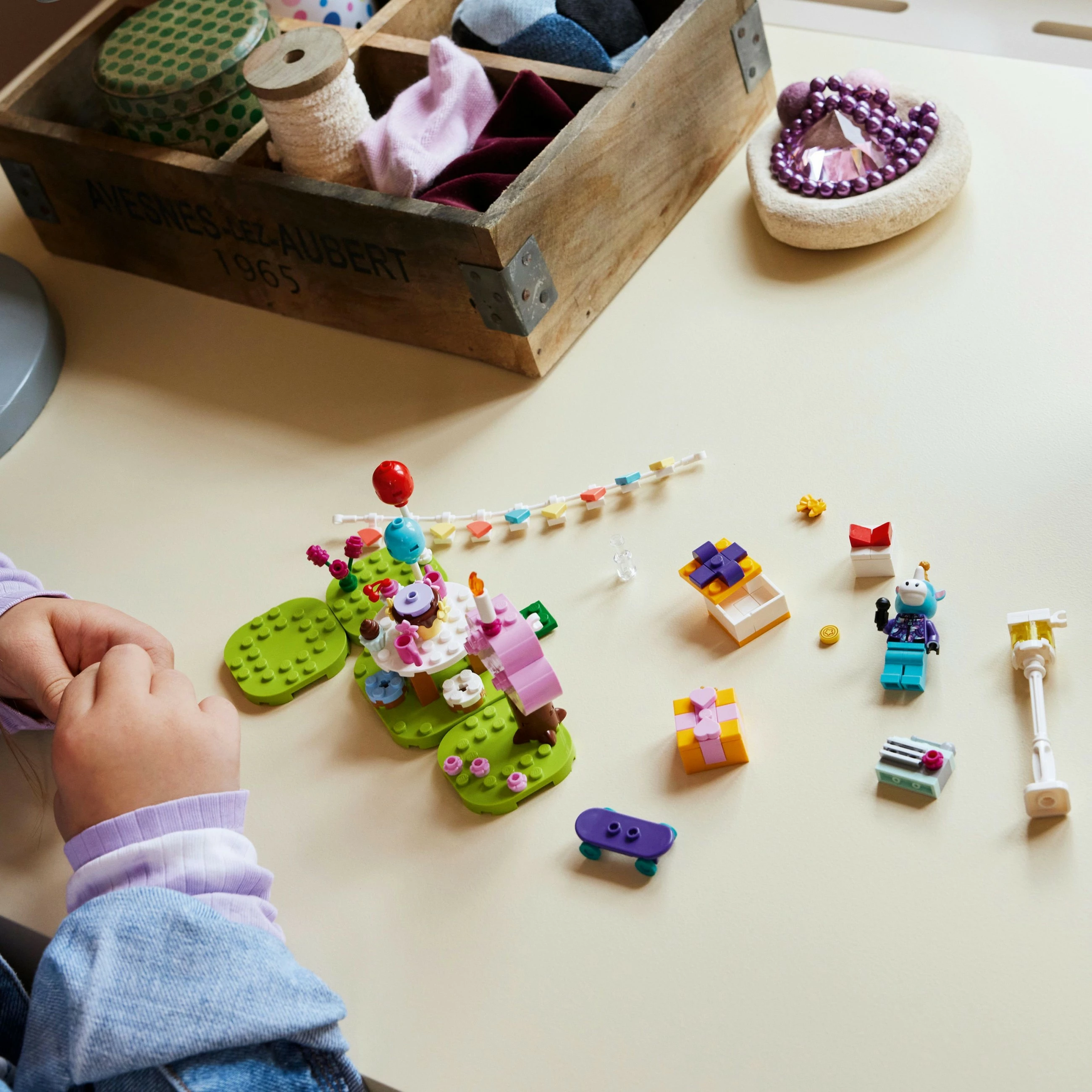Set ndërtimi LEGO Animal Crossing 77046 Julian's Birthday Party, 170 pjesë, multikolor
