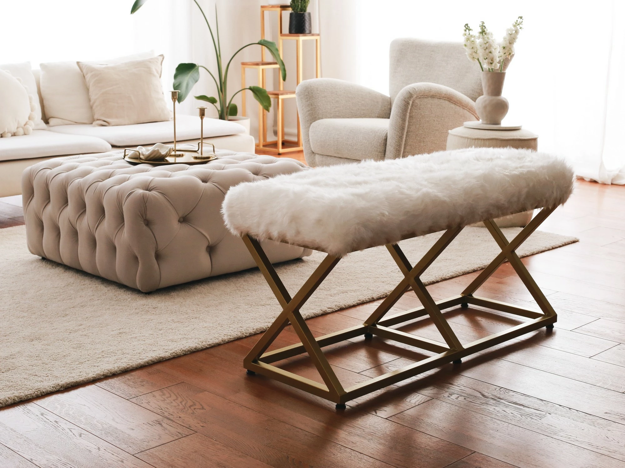 Bankë Atelier del Sofa, pelush Capraz, ngjyrë ari dhe e bardhë