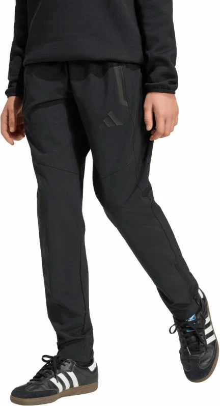 Pantallona sportive për fëmijë adidas Tiro 26 Travel JM5556, të zeza