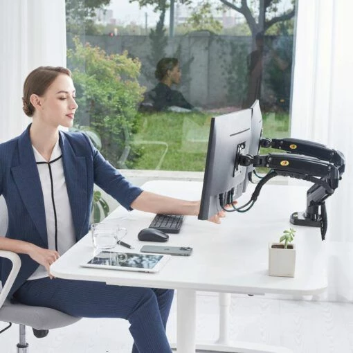 Mbajtës tavoline për 2 monitorë NB F160B 17–27\" VESA 75x75, i zi