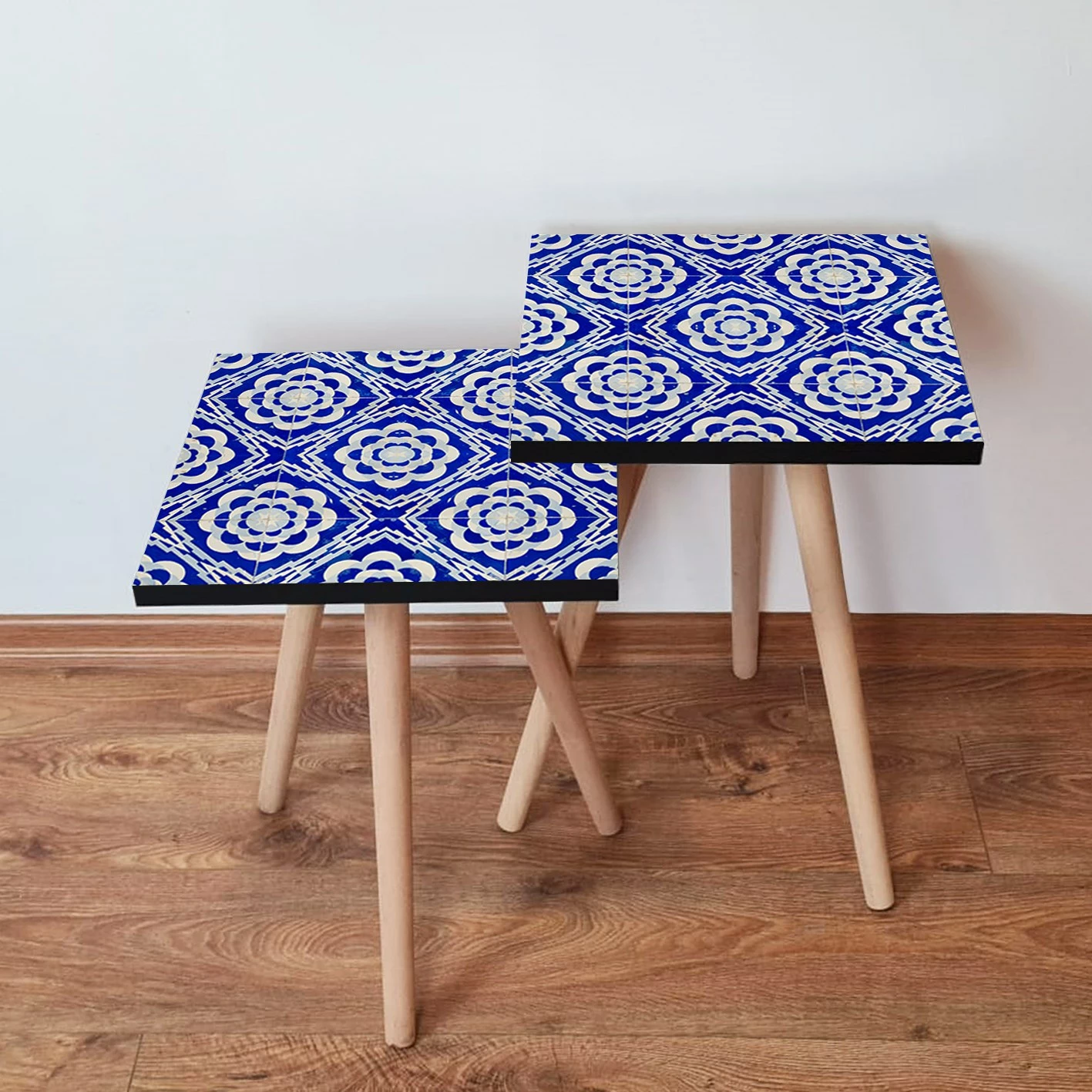 Set tavolinash ndihmëse, dy copë, ngjyrë kaltër e bardhë, Skye Decor, 2Shp45