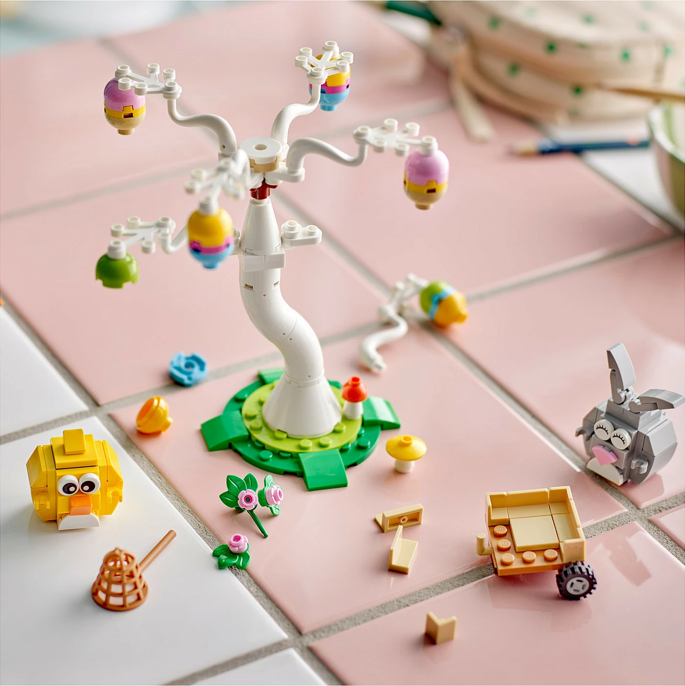 Set ndërtimi LEGO Iconic 40808 Easter Bunny and Chick Egg Hunt, 140 pjesë, 8+, multikolor