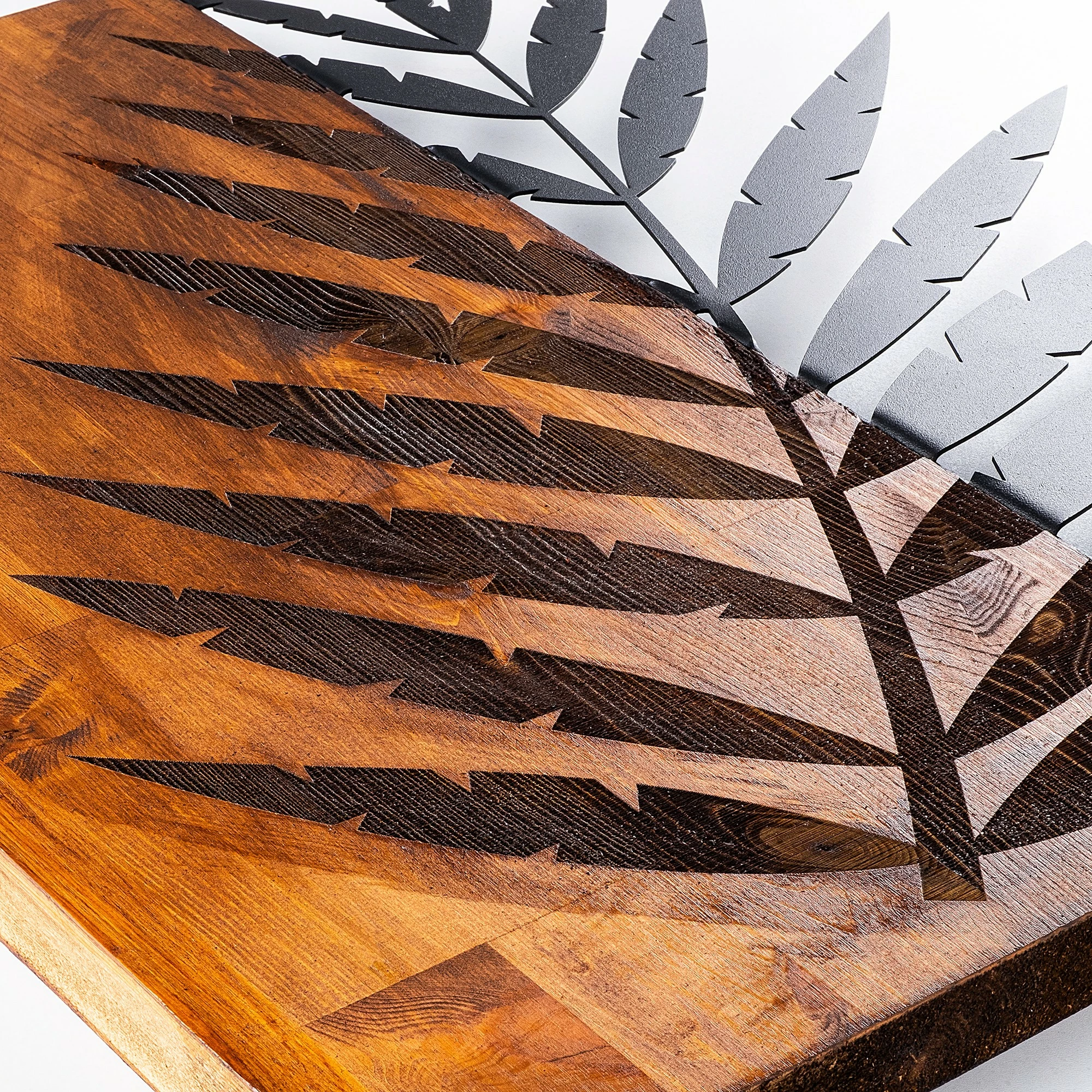 Aksesor dekorativ për mur, dru arre dhe metal, Leaf 3, 50x58cm