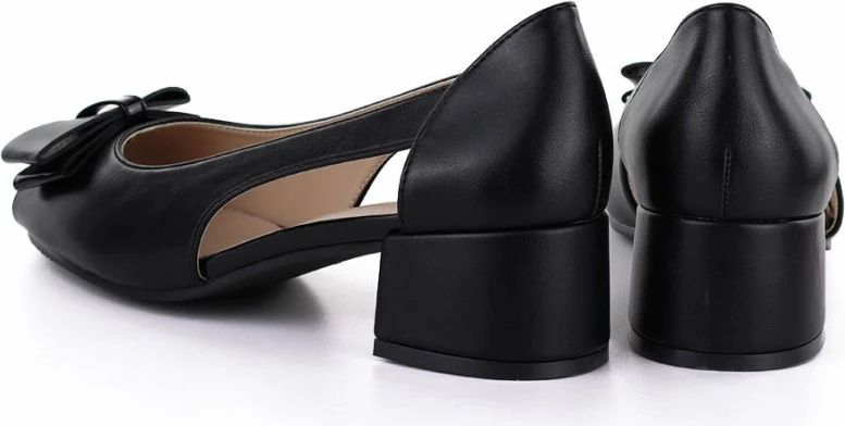 Këpucë me takë të trashë Potocki 12812, të zeza