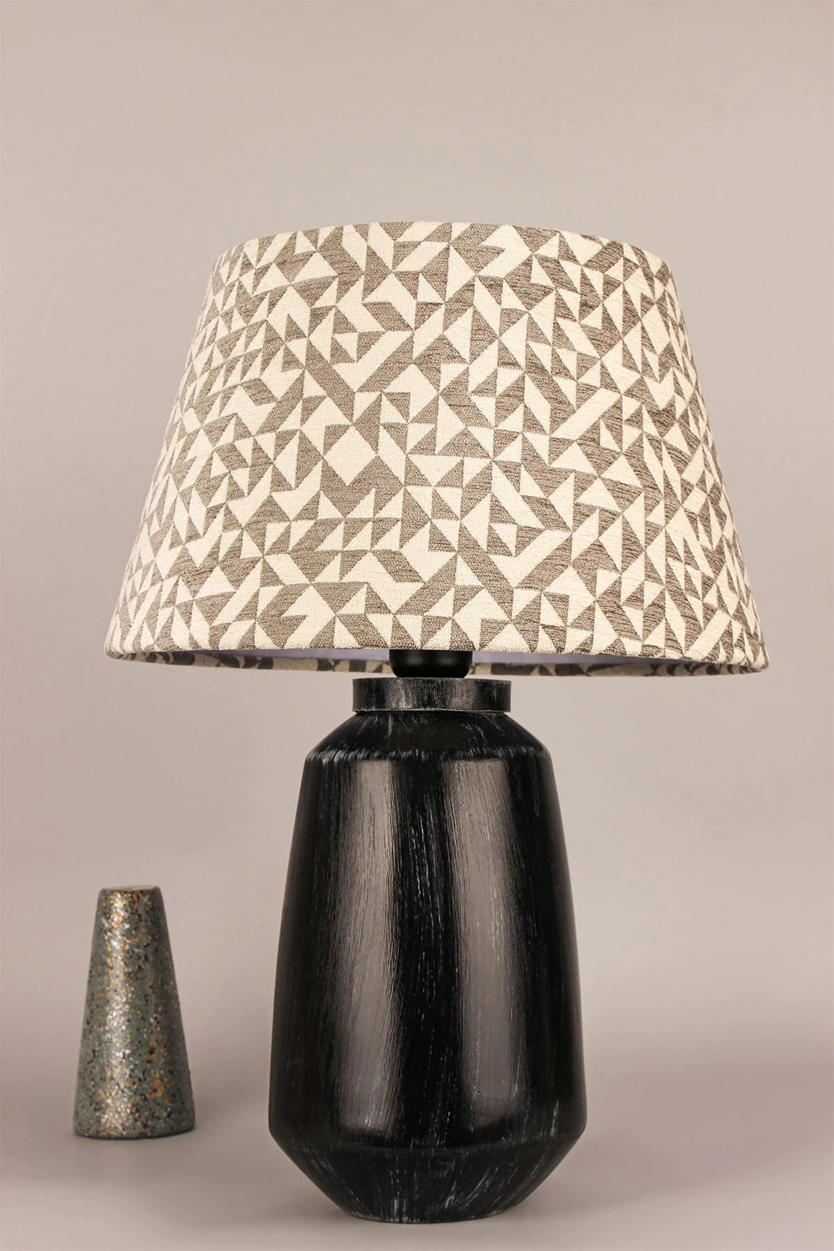 Llambë tavoline Opviq, BK113, shumëngjyrëshe, trup qeramike, kapak kadife, Ø35 h:22cm, lartësi 51cm