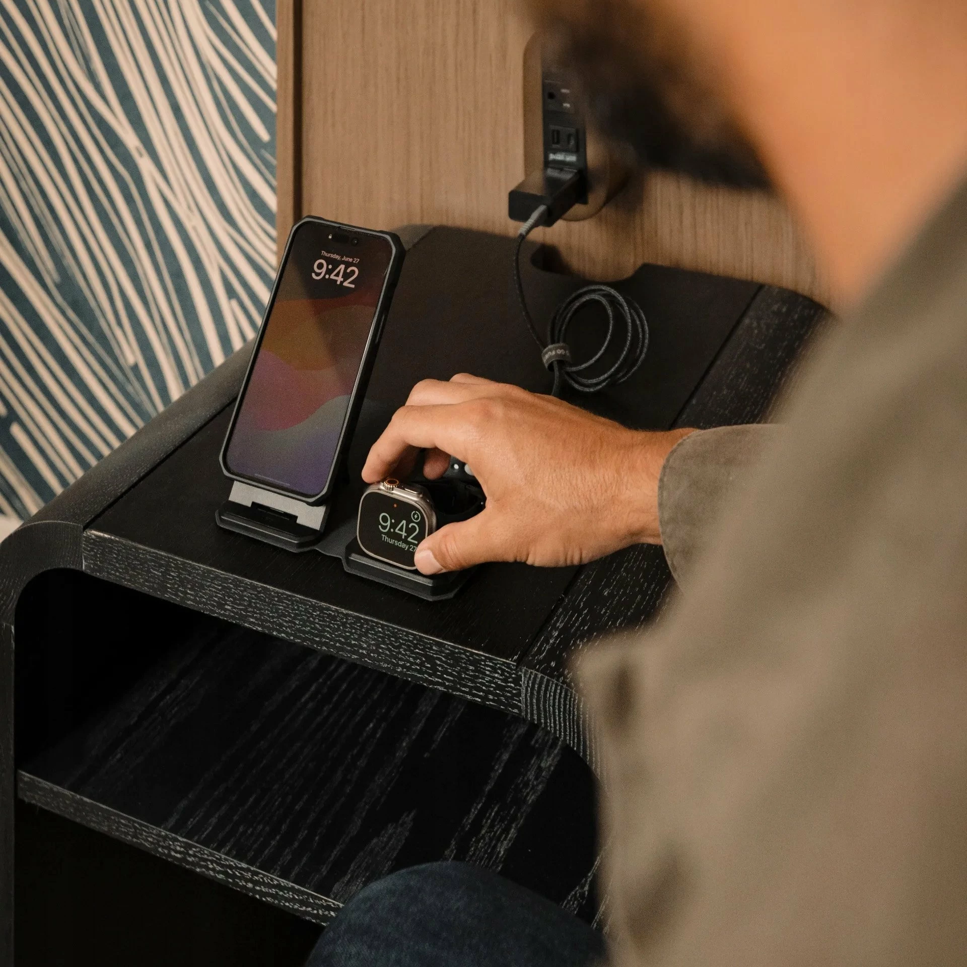 Karikues udhëtimi 3-në-1 induktiv Mophie UAG 3in1 Travel Charger 15W USB-C (9B4412114030), i zi, set me adaptera dhe çantë