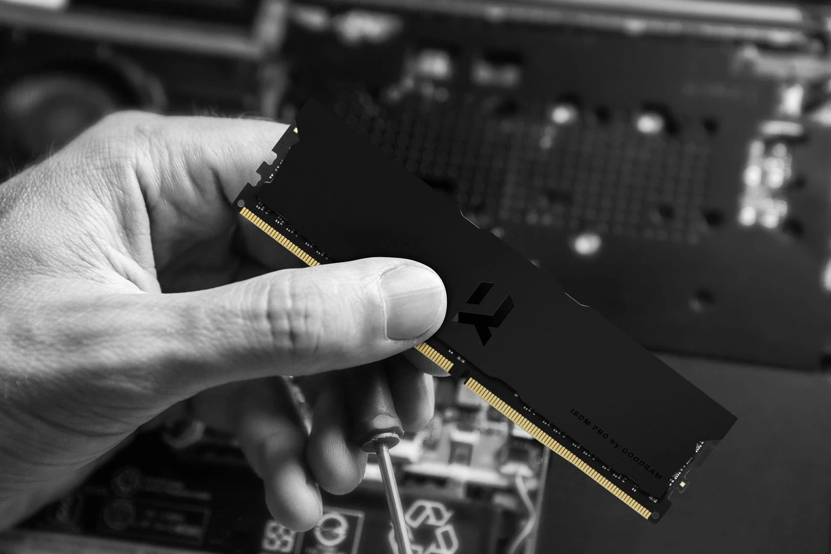 RAM Memorje Goodram IRDM PRO, 16 GB DDR4 3600 MHz, e zezë