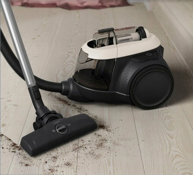 Fshesë me korrent Electrolux EL61H4SW 550W, 1.6L, HEPA 13, pa qese, 12 m rreze, e zezë