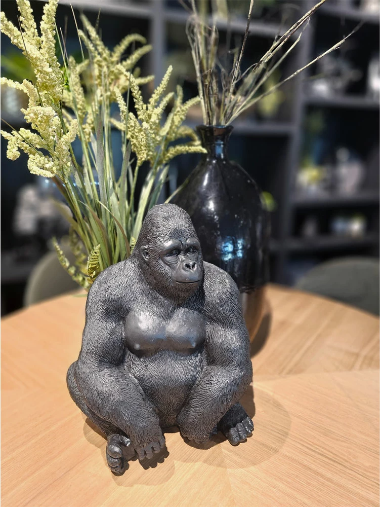 Dekor gorilla, ngjyrë e zezë mat, 21x19.5x38.8cm