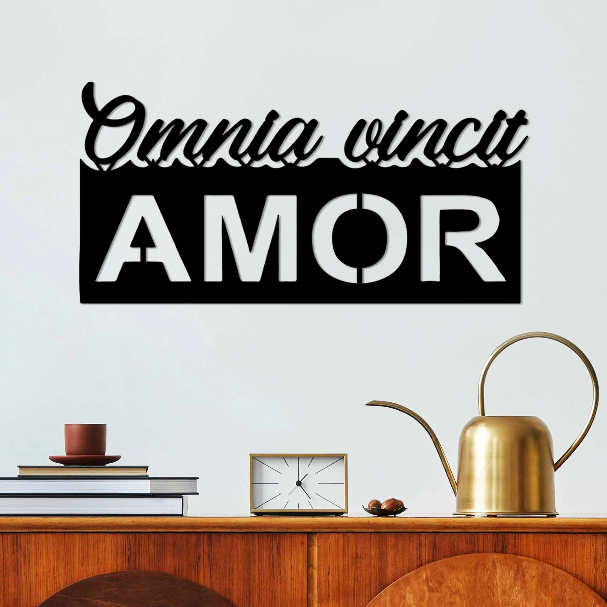 Aksesor dekorativ metalik për mur, Omnia Vincit Amor, 60x30cm