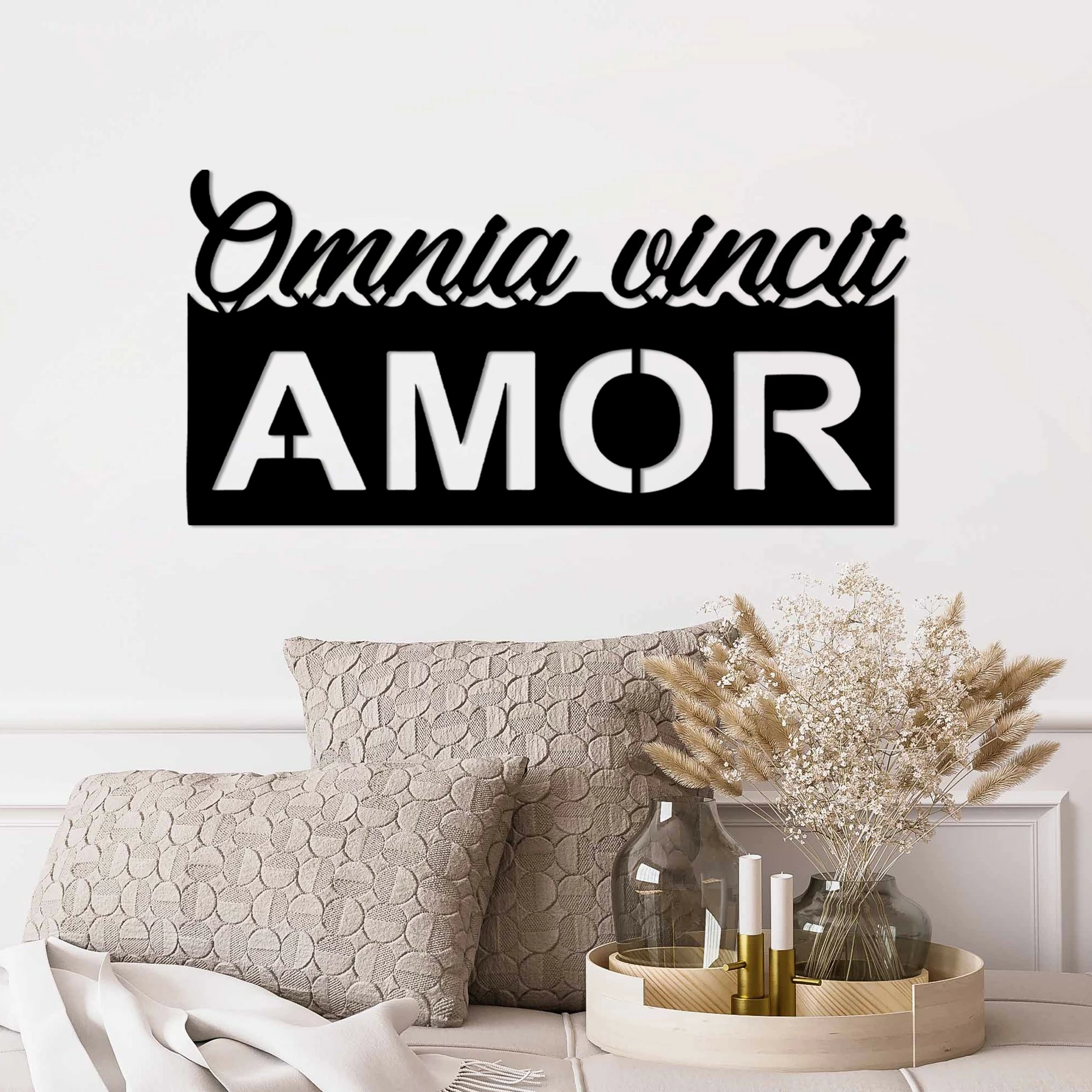 Aksesor dekorativ metalik për mur, Omnia Vincit Amor, 60x30cm