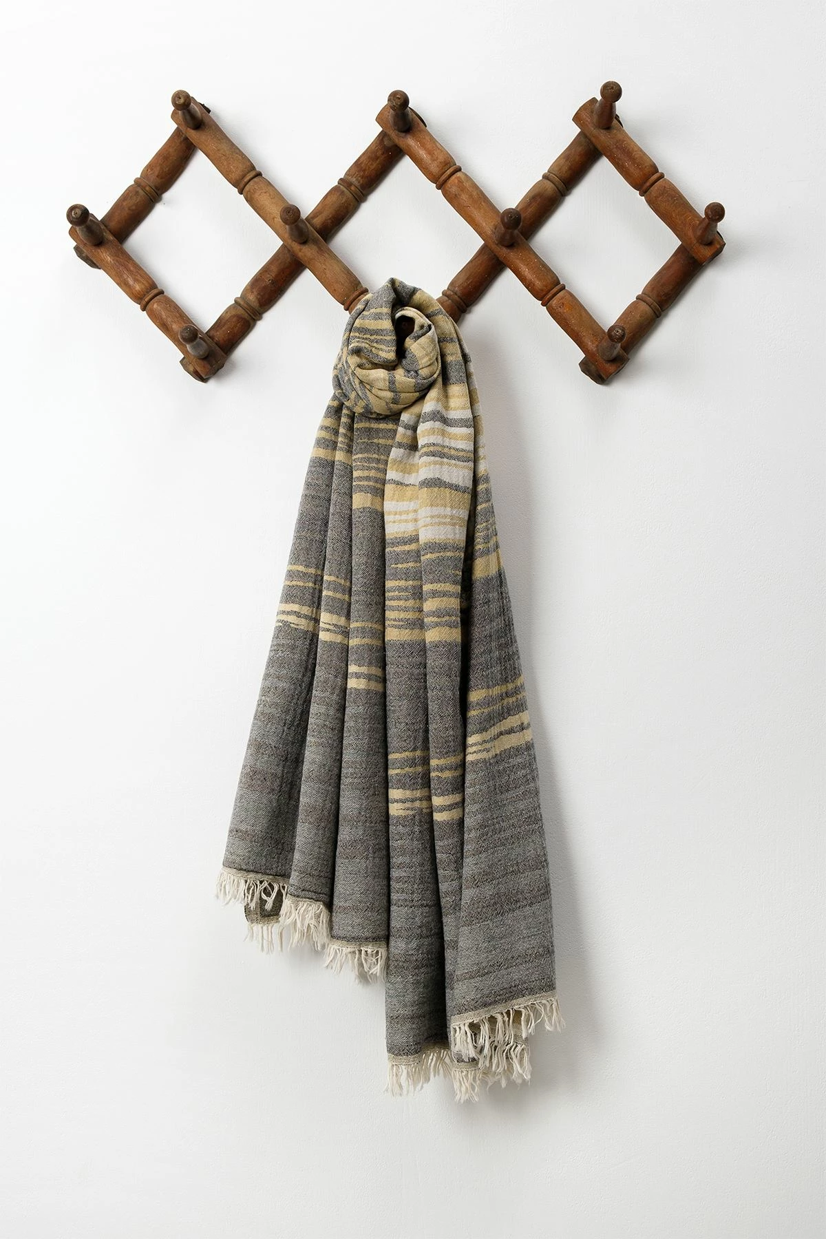 Peshqir plazhi Fouta Mijölnir, Bali, ngjyrë mustard dhe e zezë