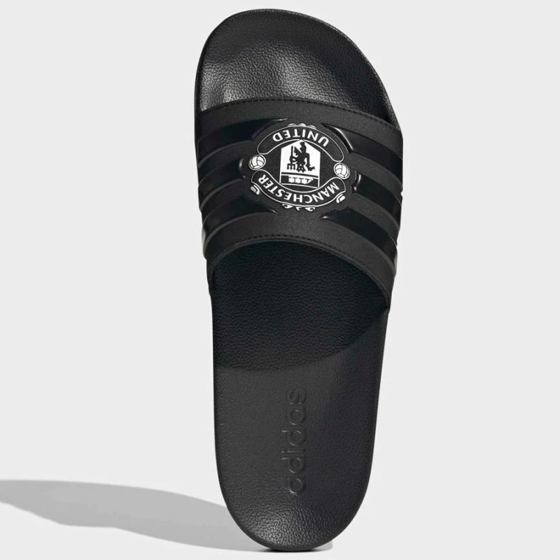 Shapka adidas Adilette Man United HQ2591, të zeza [Madhësia: 39]