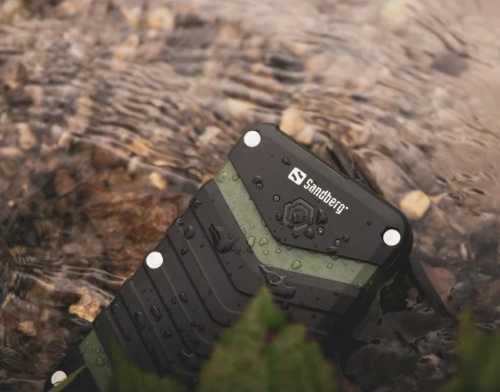 Powerbank Sandberg Survivor 420-36 20000 mAh IP67 me dritë dore, zi/jeshile, set me 2 kabllo