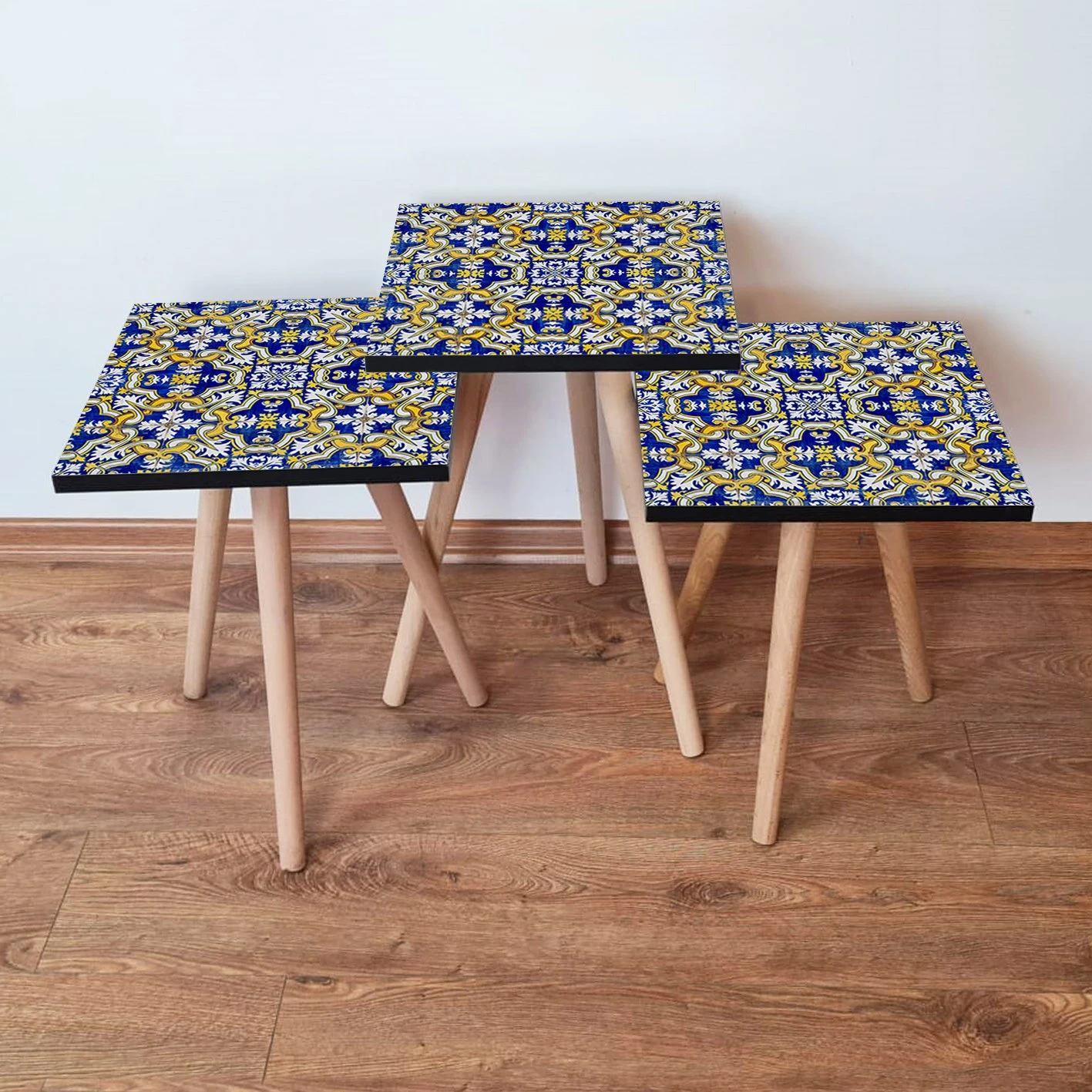 Set tavolinash ndihmëse, 3 copë, Skye Decor, 3Shp47, ngjyrë kaltër e errët, e bardhë, e verdhë