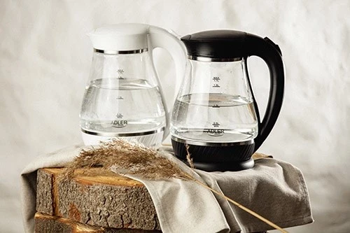 Vluese uji Adler AD 1274 B, 1.7 L, 2200W, e zezë/transparente
