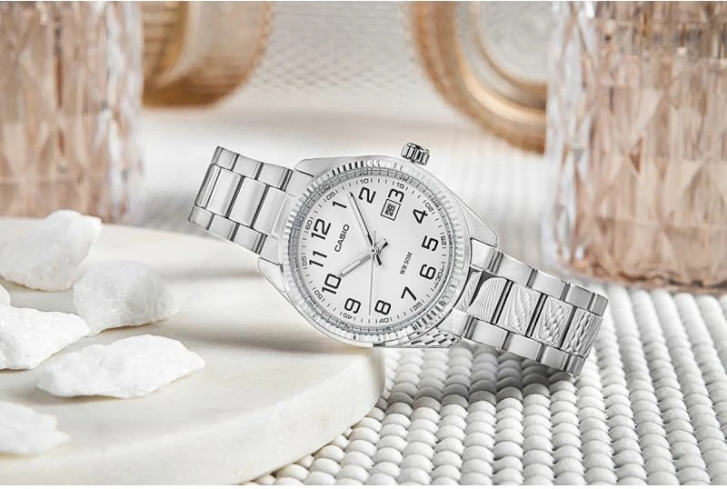 Orë dore për femra Casio, argjendtë