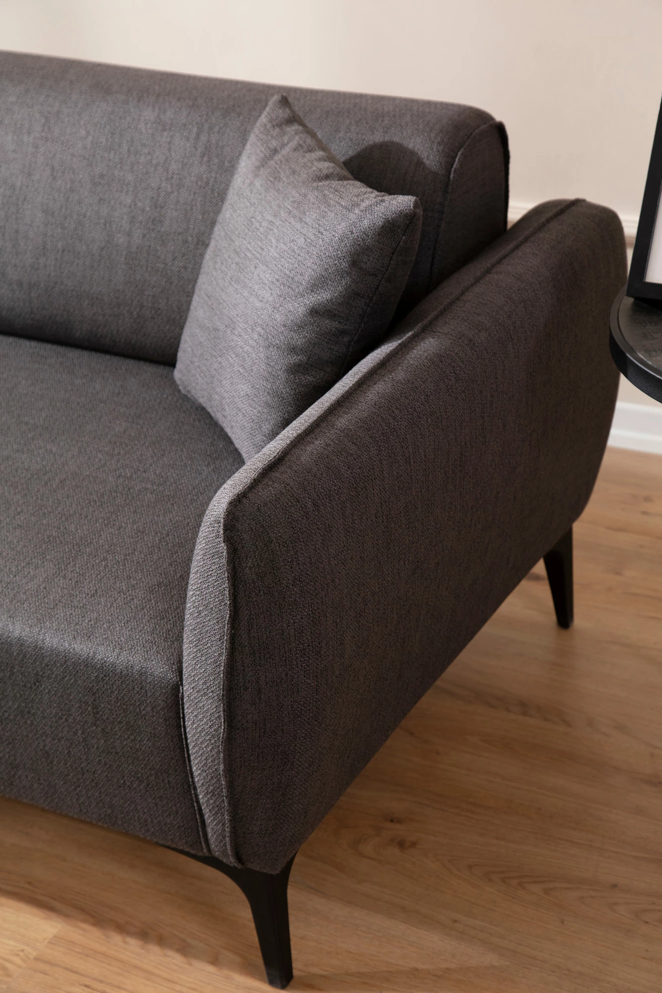 Këndare Belissimo, ngjyrë gri e errët, Atelier del Sofa, majtas