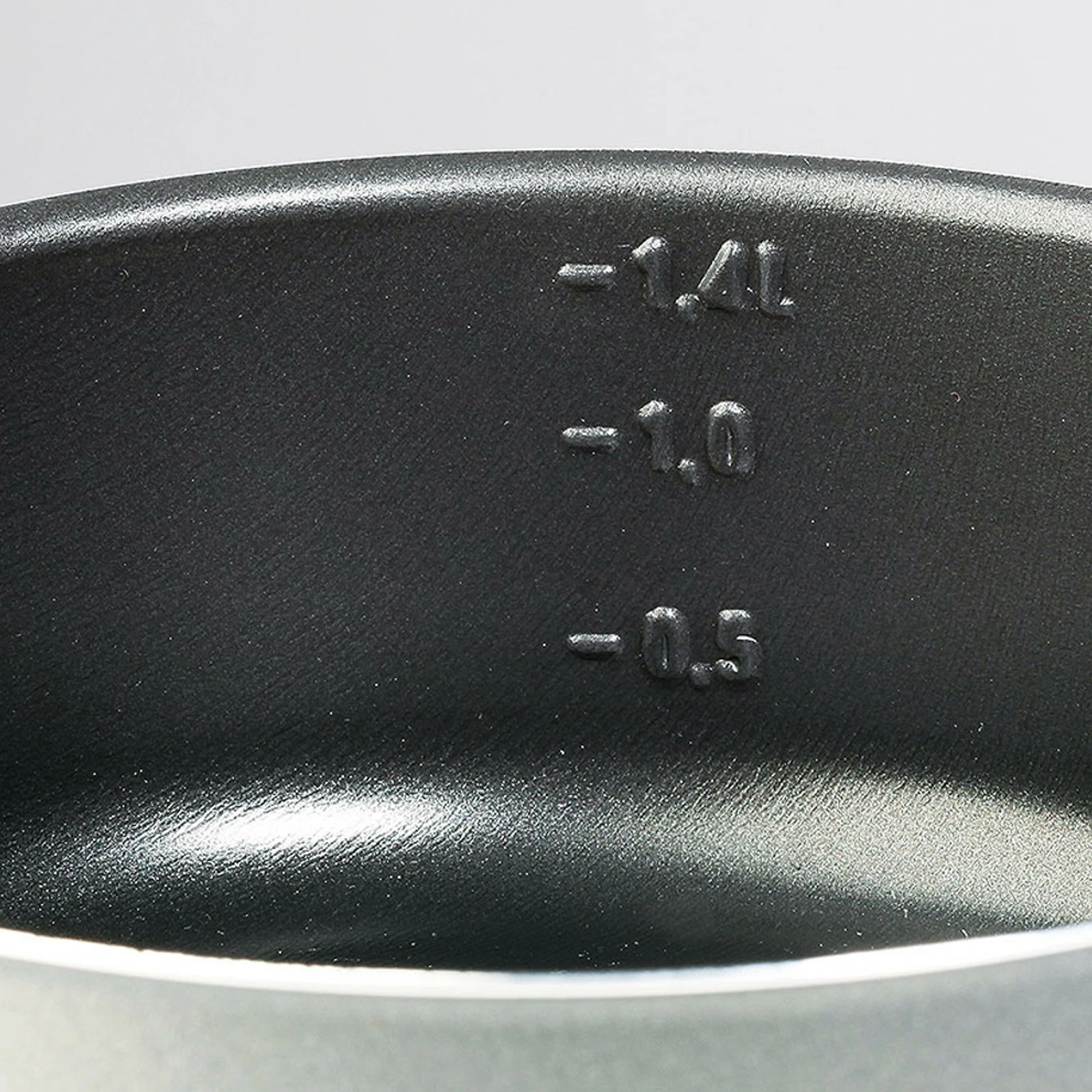 Set enësh turistike Meva NA19001 për 2 persona, alumini, doreza silikon, me takëme