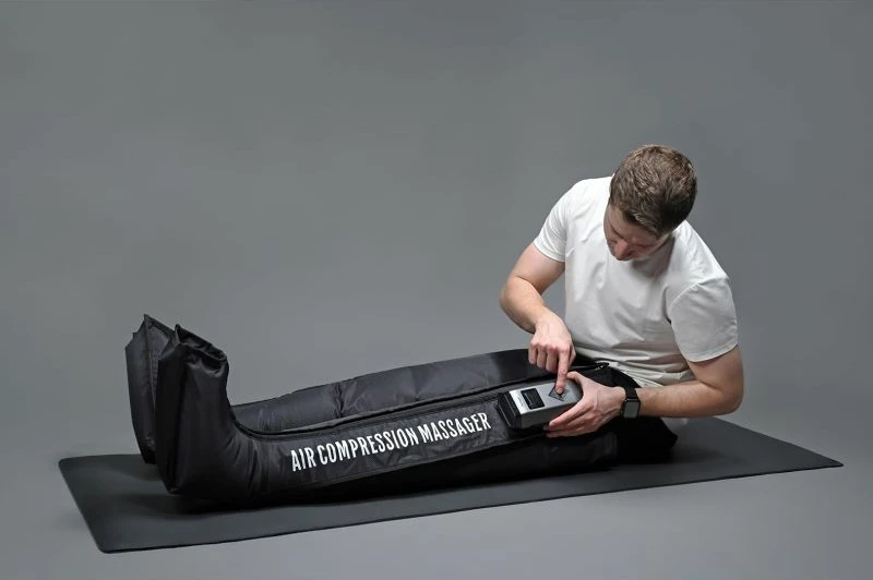 Masazhator kompresioni për këmbë Activejet S, i zi