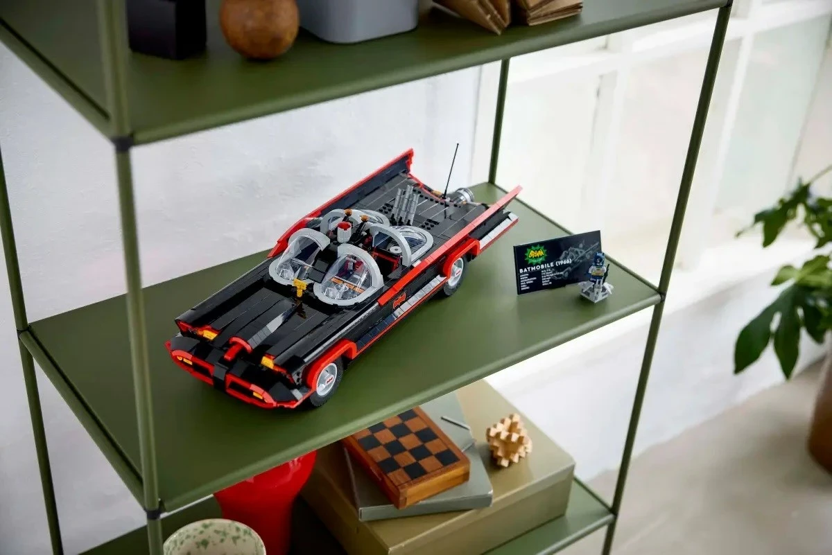 Set LEGO Batman 76328 Batmobile nga Seriali Klasik TV