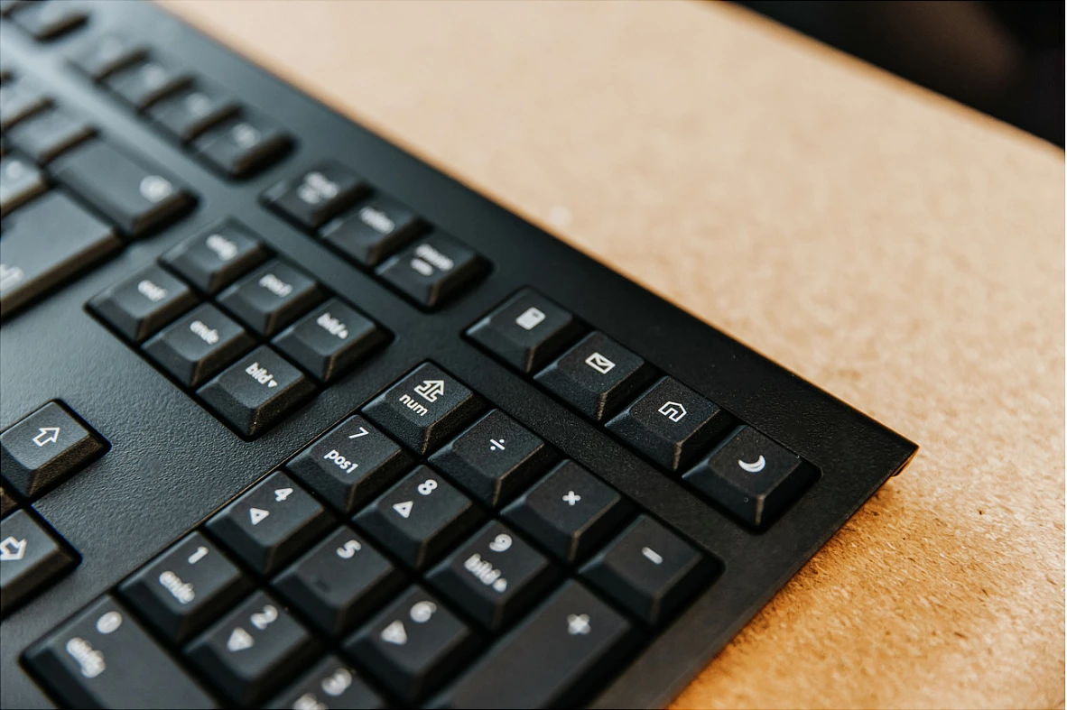 Tastierë wireless Cherry KW 3000, full-size QWERTY me numpad, 2.4GHz, e zezë