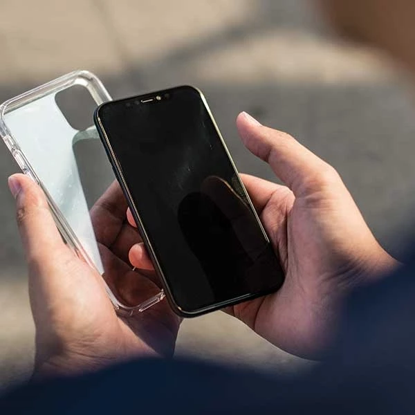 Mbështjellës UNIQ LifePro Tinsel për iPhone 11 Pro, i zi me shkëlqim