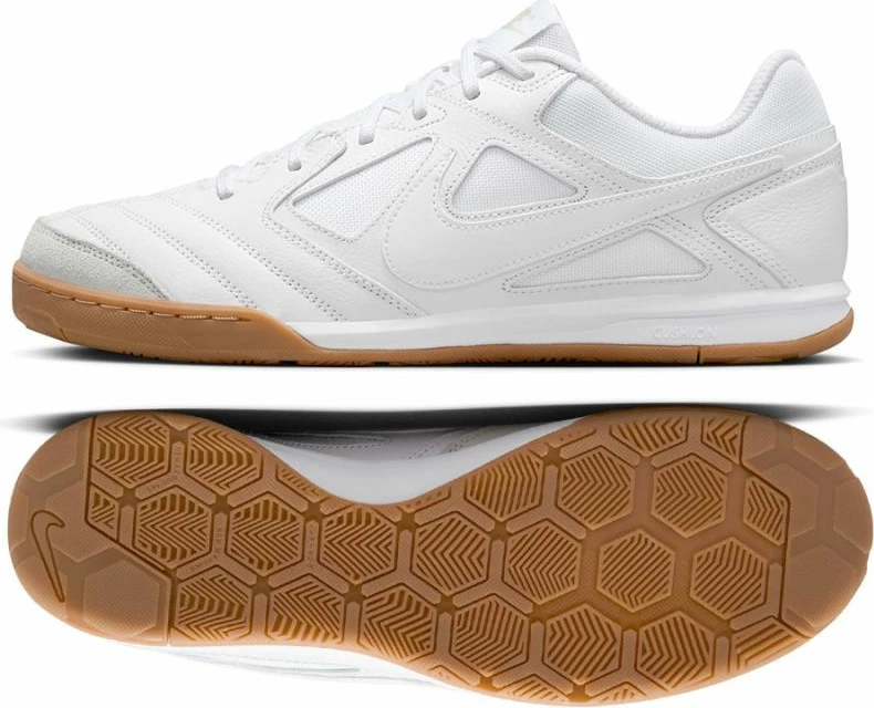 Atlete futbolli Nike, të bardha