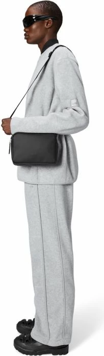 Çantë Rains, e zezë