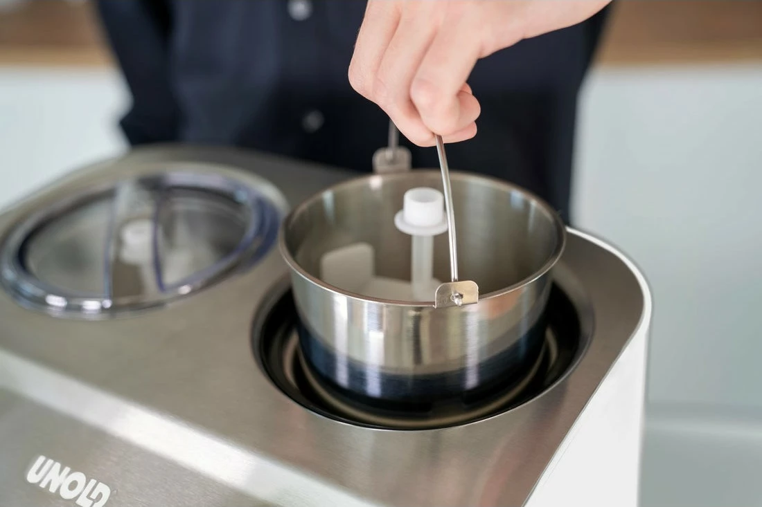 Makine akullore Unold Doppio, 2.4L, 2 tasa, kompresor, çelik inox, e bardhë