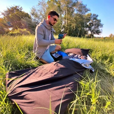 Thes gjumi izolues LayOn CozyBivy 210 x 65 cm, blu e errët